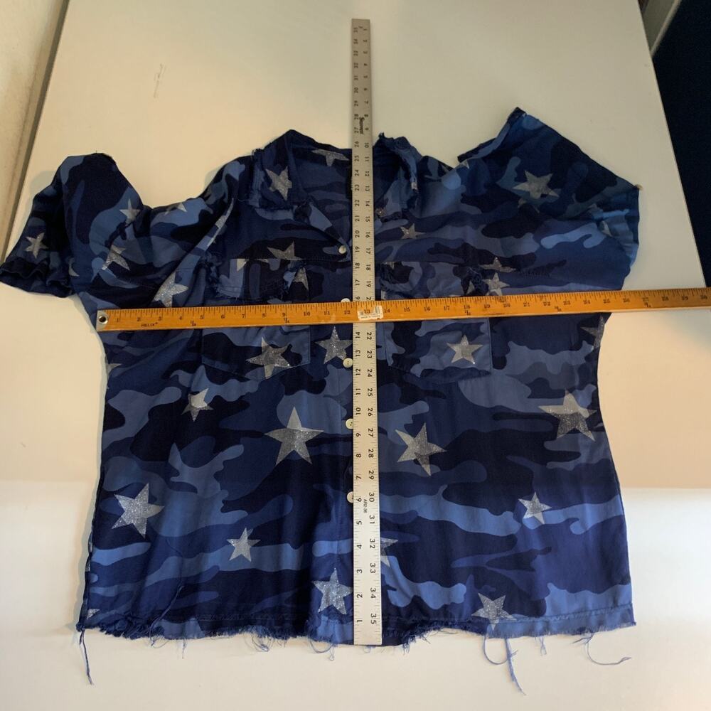 Venti6 Shirt Womens M Medium Navy Camo Raw Hem Metallic Stars Button Front Top - Picture 7 of 11